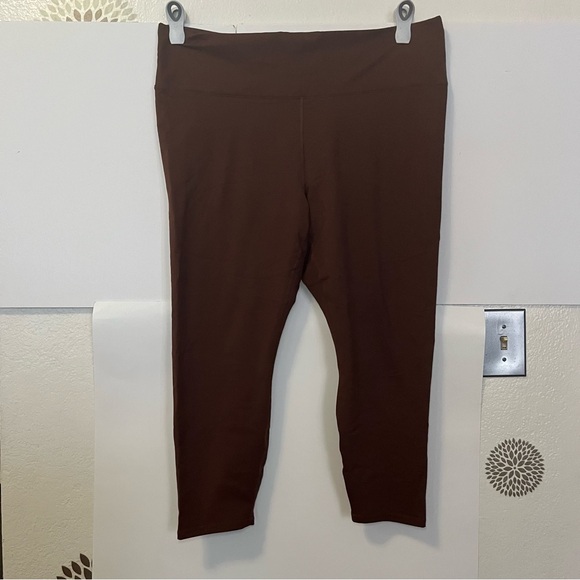 Fabletics- Boost PowerHold® High-Waisted 7/8 Legging - Brown - 3x - Picture 3 of 4
